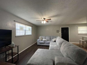 Charming 2-Bedroom 1-Bath Home Close to Downtown